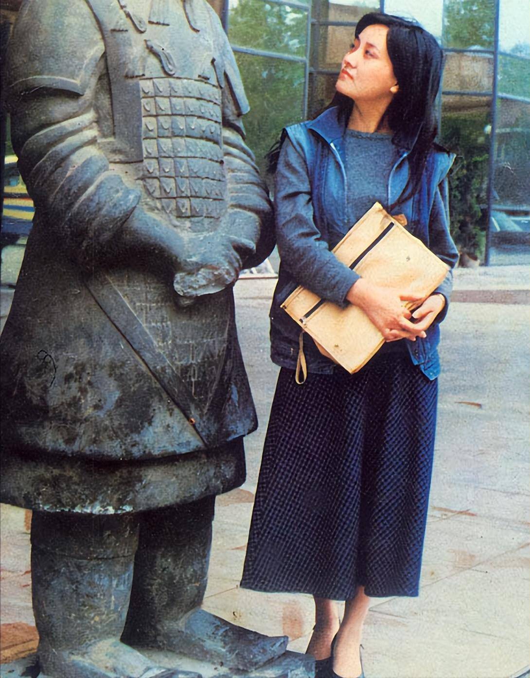 张国立前妻 urlifengcom_邓婕张国立重组家庭经历_邓婕养女张默成长故事