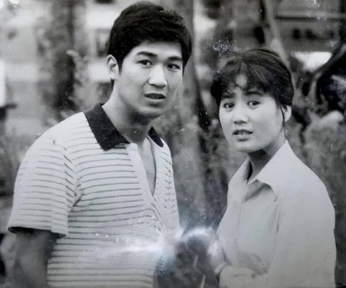 邓婕养女张默成长故事_张国立前妻 urlifengcom_邓婕张国立重组家庭经历