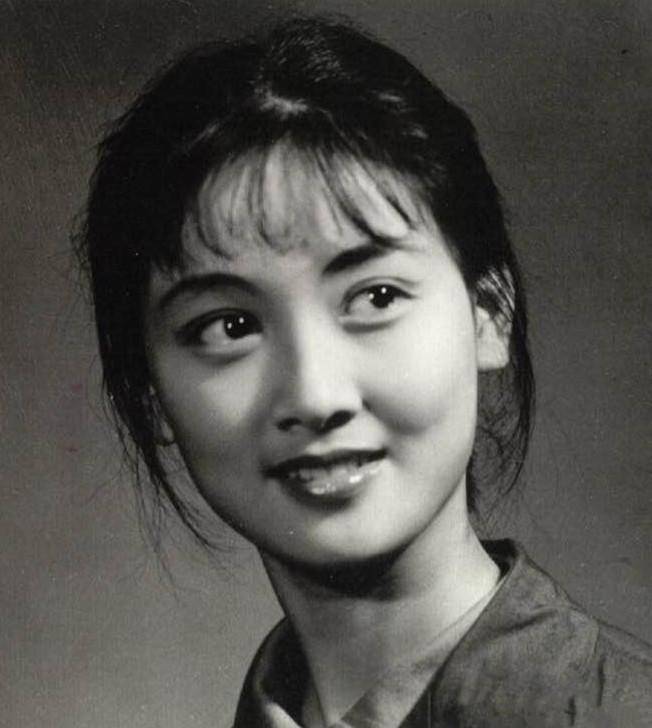 邓婕养女张默成长故事_邓婕张国立重组家庭经历_张国立前妻 urlifengcom