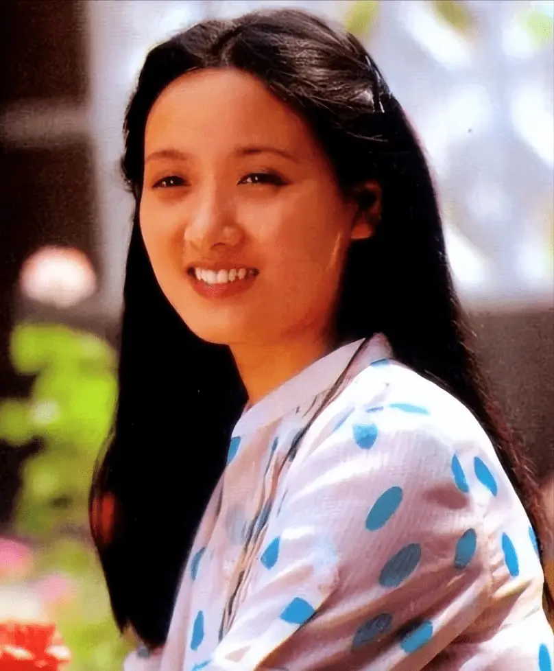 邓婕养女张默成长故事_张国立前妻 urlifengcom_邓婕张国立重组家庭经历