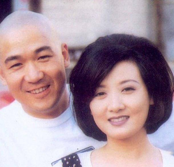 张国立邓婕罗秀春前妻背叛婚姻故事_张国立前妻 urlifengcom_张国立罗秀春离婚后生活现状