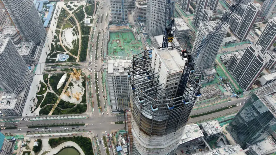 济南CBD摩天大楼复工进度_绿地山东国际金融中心建设情况_济南恒大金融中心