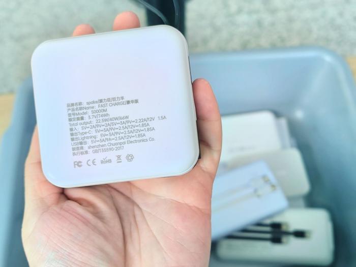 充电宝乘机新规首日：虹桥机场严查3C认证 乘客可自弃或快递