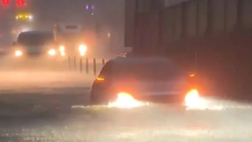 韩国中央灾难安全对策本部20日通报：连日暴雨已致17人死亡、11人失踪，搜救仍在继续