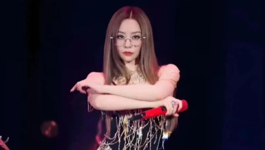 41岁张靓颖“性感转身”：从海豚公主到热辣舞台，她用叛逆与自由回应所有质疑