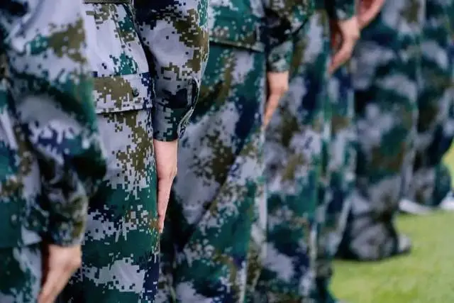 上海15岁女生军训倒地身亡，家长质疑急救措施不到位