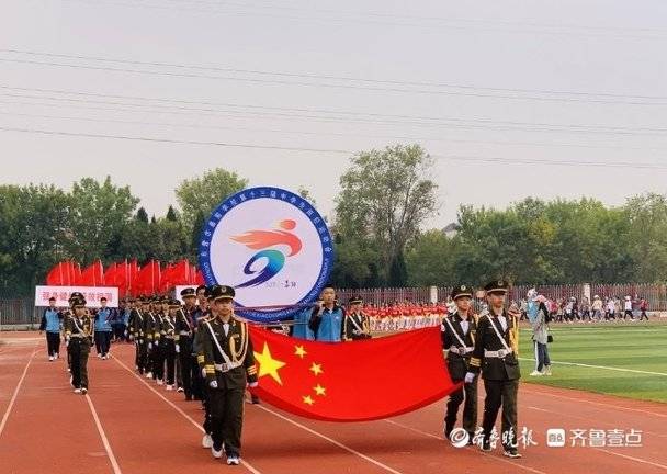 晨阳学校运动会_晨阳学校初中部运动会_校运会通讯稿1000字