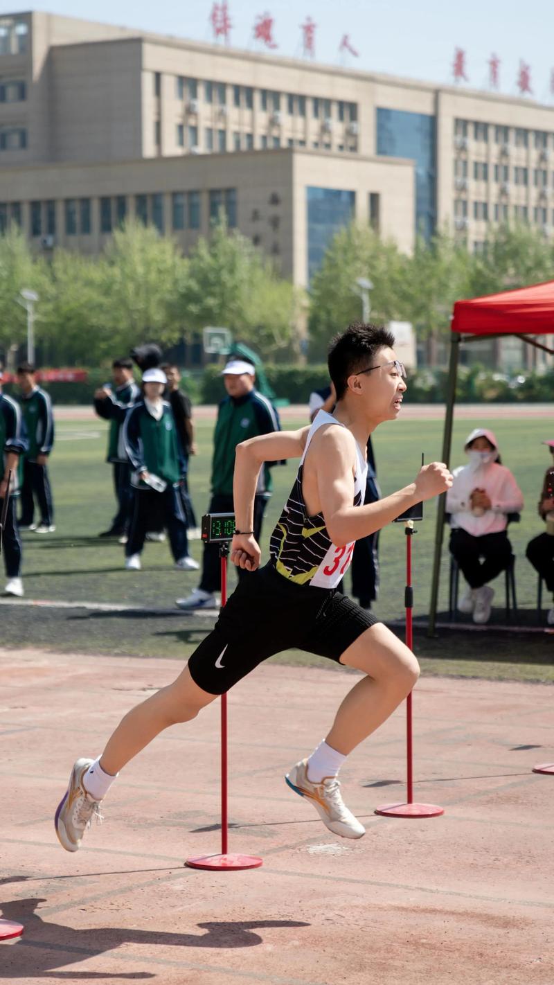 晨阳学校初中部运动会_晨阳学校运动会_校运会通讯稿1000字