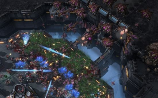 《星际争霸2：虫群之心》