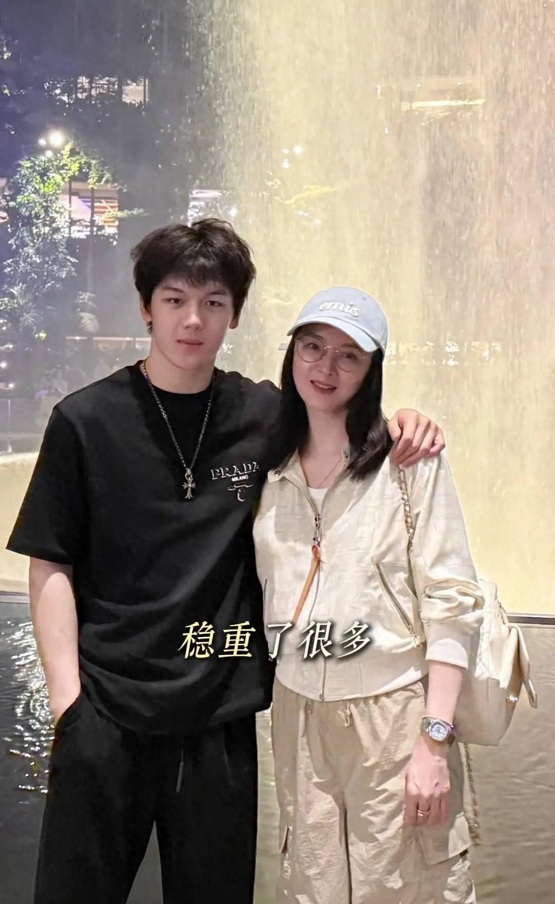 王志才王艳母子温馨合影曝光 低调豪门背后的育儿经