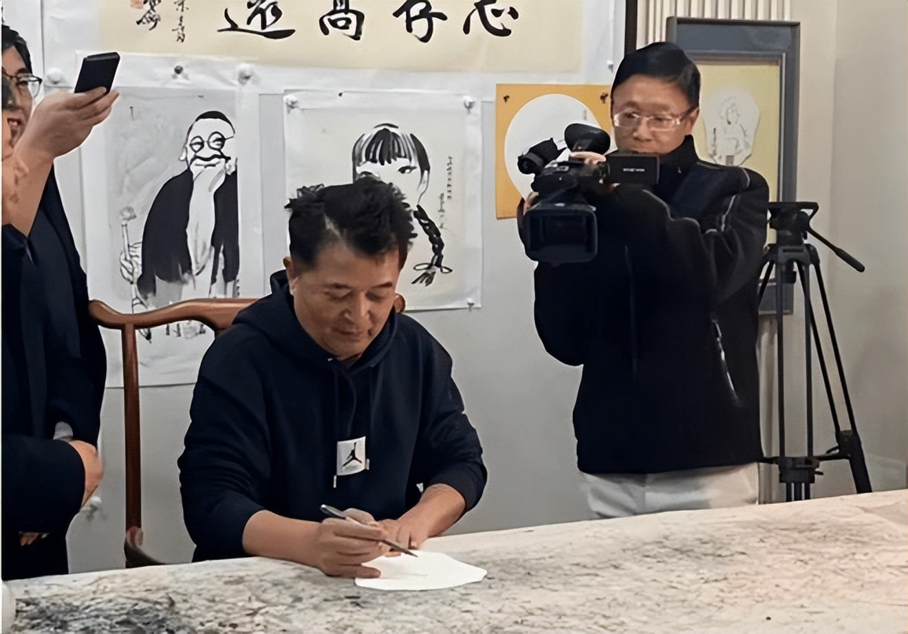 毕福剑酒后失言事件_毕福剑饭局照片_毕凌网络暴力事件