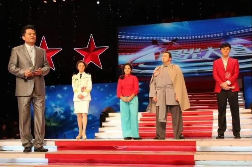 毕福剑近况_毕福剑饭局照片_毕福剑写错字事件