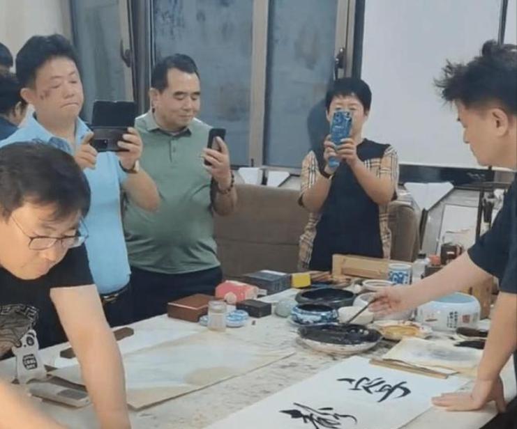 毕福剑写错字事件_毕福剑饭局照片_毕福剑近况