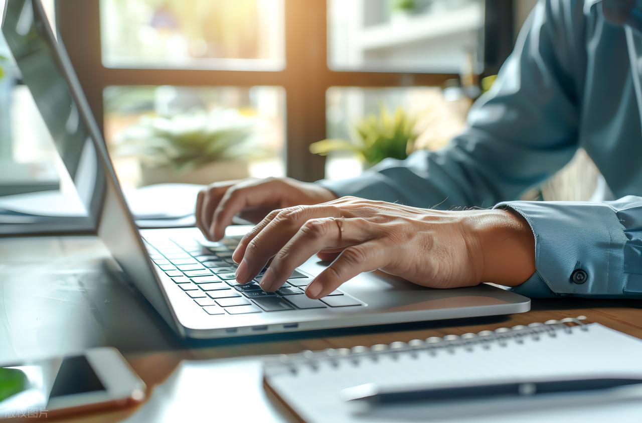 python python_Python简洁编程语言_Python与Java编程方式对比