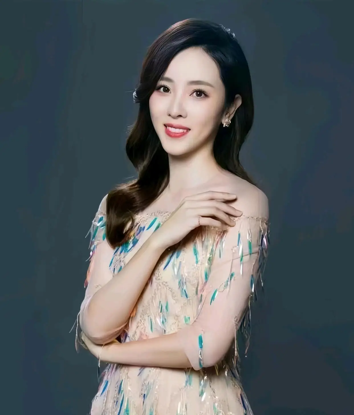 央视主持人收入_龙洋真实生活_欧阳夏丹还在央视吗