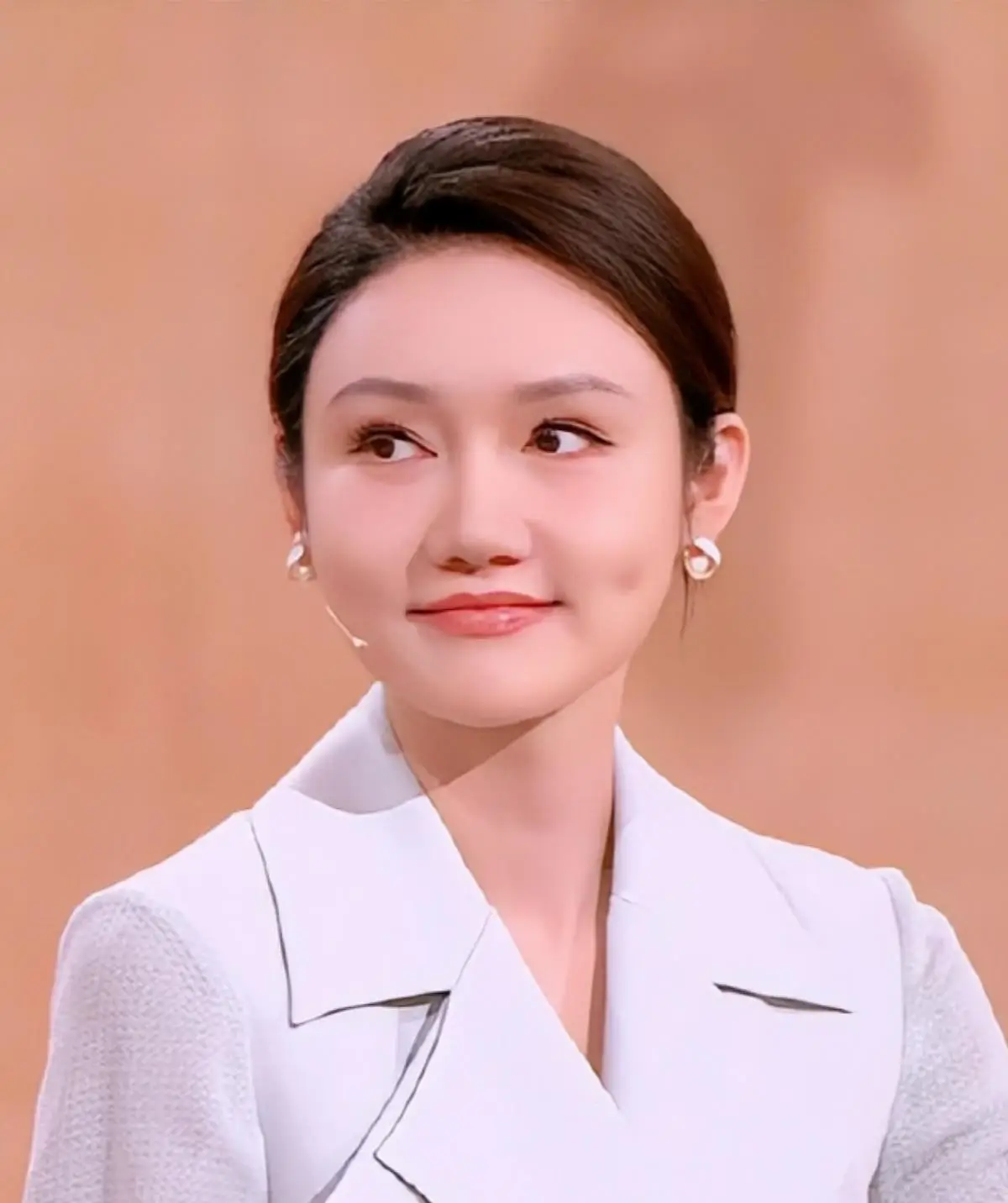 龙洋真实生活_欧阳夏丹还在央视吗_央视主持人收入