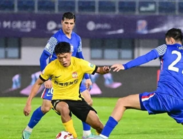 青岛足球_青岛3中_红牌争议