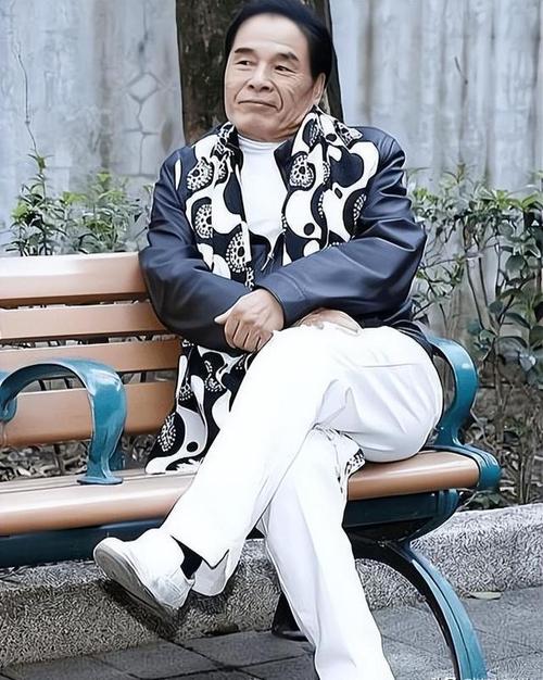 雷洪 传 奇人生_雷洪五房妻子_雷洪 七房 争议