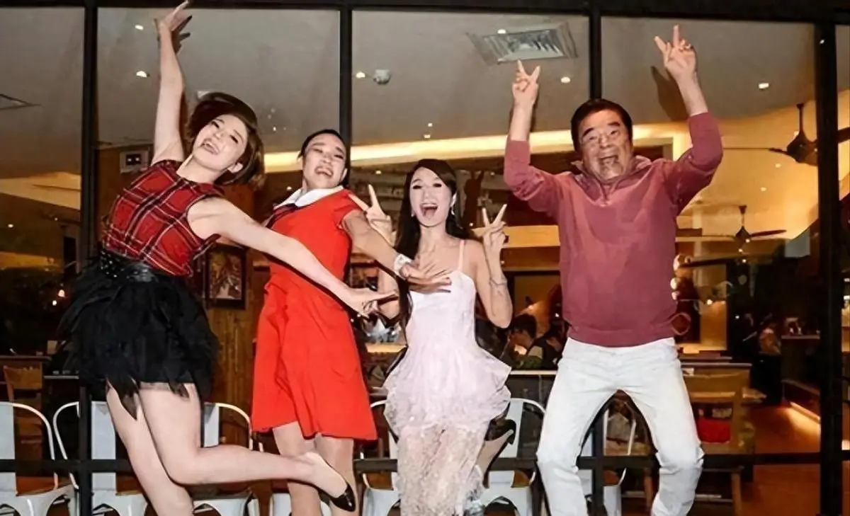 雷洪六位妻子_雷洪发妻支持经历_雷洪五房妻子