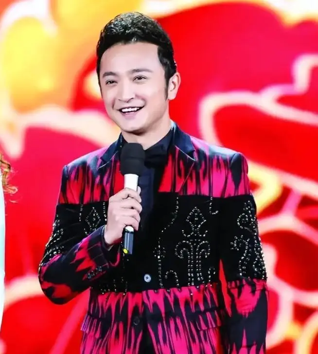 尼格买提 央视主持人 职业风波_欧阳夏丹还在央视吗