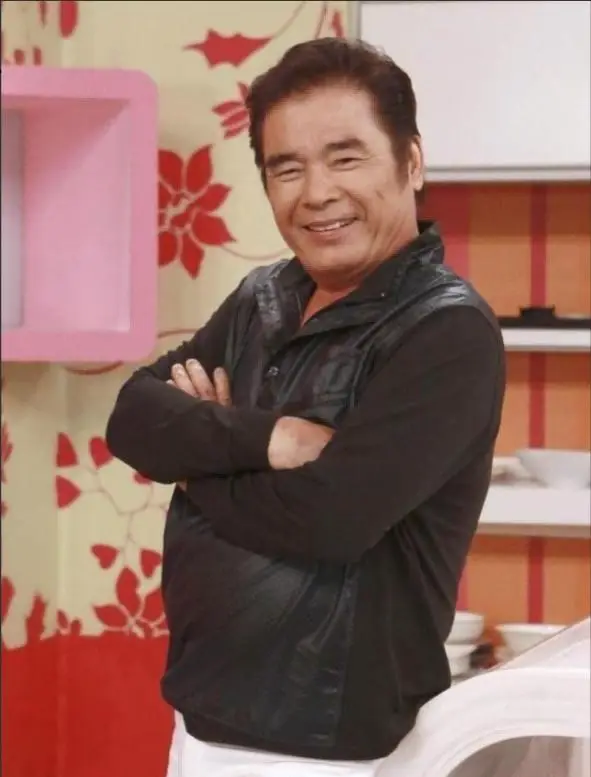 一夫一妻制下男人竟与六妻同住！雷洪魅力何在？