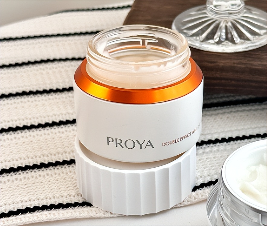 哪款面霜抗皱紧致效果好_使用护肤品的好处_花王面霜怎么样