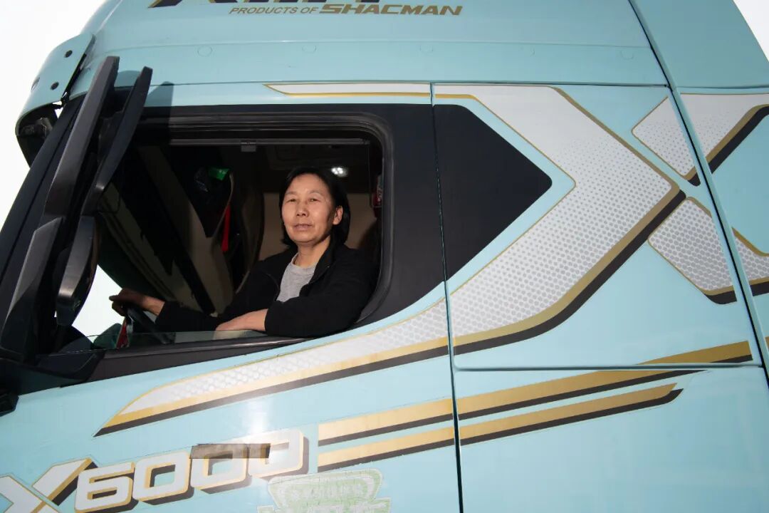 全国最美货车司机谢琳_致敬逐梦的“她”_老货车司机跑长途故事