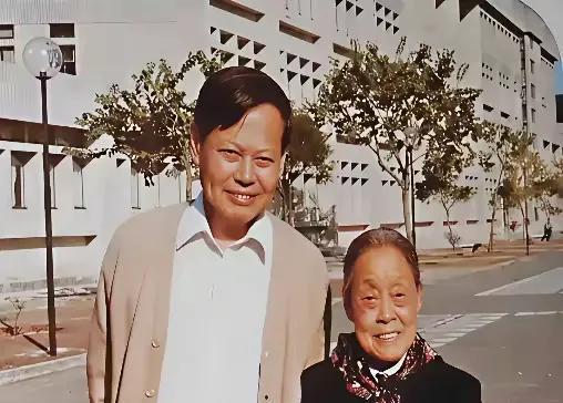 杨振宁家庭教育_杨武之育儿理念_杨振宁和杨武之