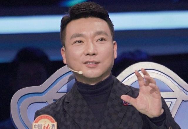 央视主持人糗事_新闻联播打嗝_康辉鼻涕门