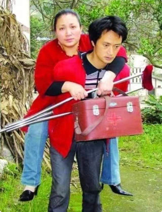 最美乡村医生周月华_周月华 艾起 夫妇最美乡村医生