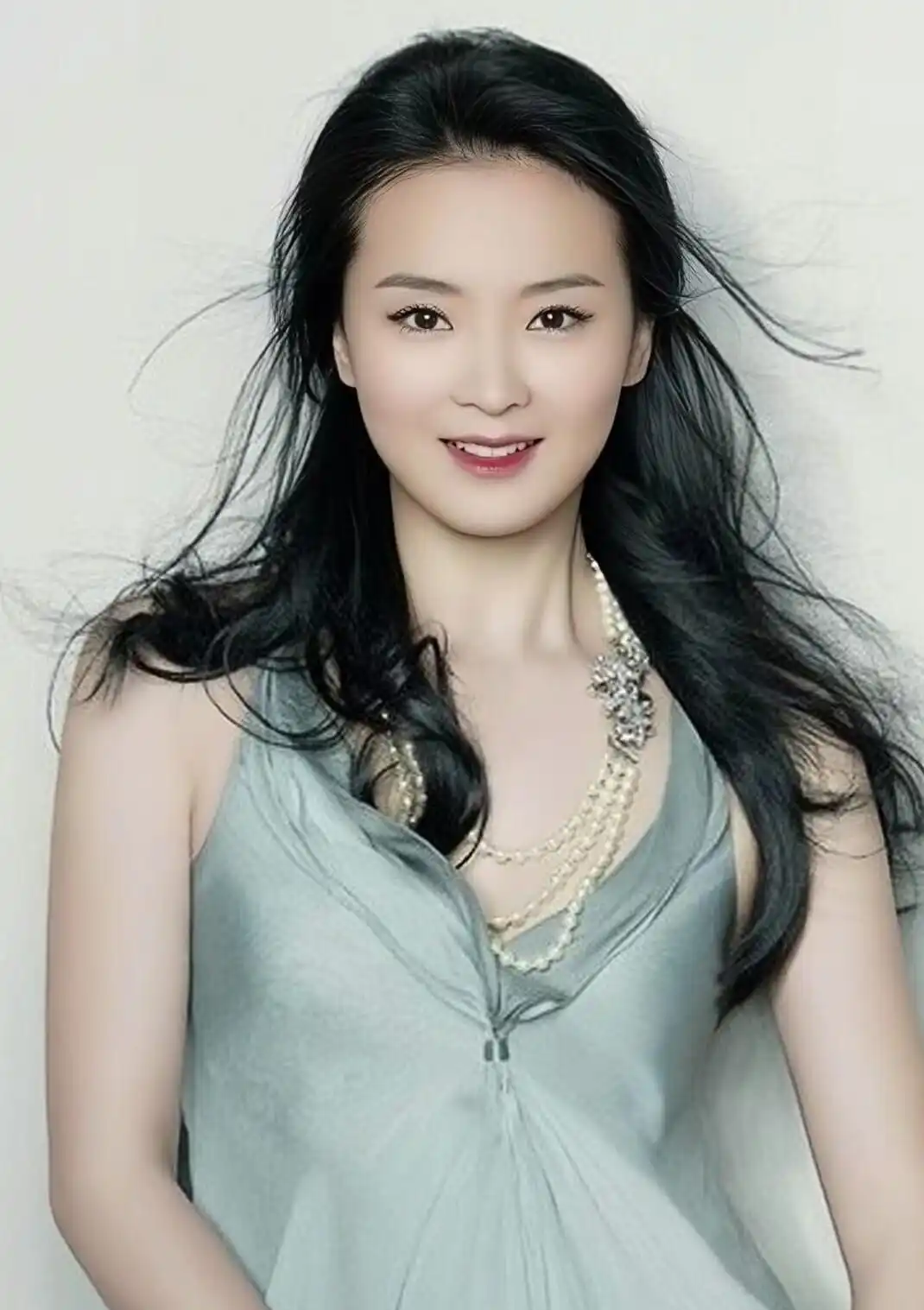 王艳豪门老公失踪 复刻照片时间流逝 王艳儿子北大保送王烁成为依靠_王艳跟王志才的照片