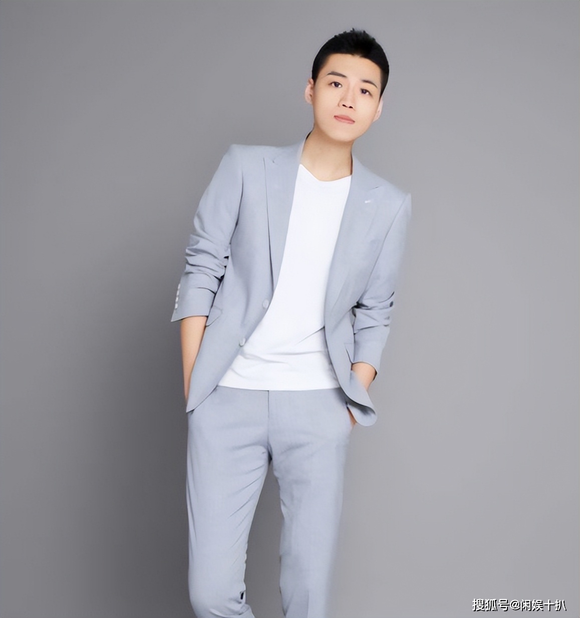 中央财经频道男主持人_刘仲萌主持经历_央视财经频道主持人刘仲萌