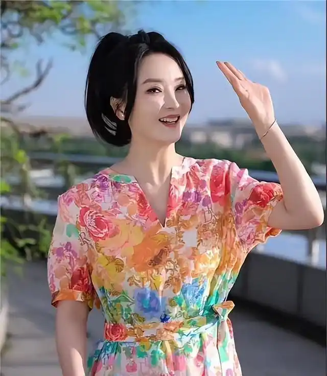 王艳婆婆对儿媳的压迫_王艳老公欠赌债消失_王艳跟王志才的照片