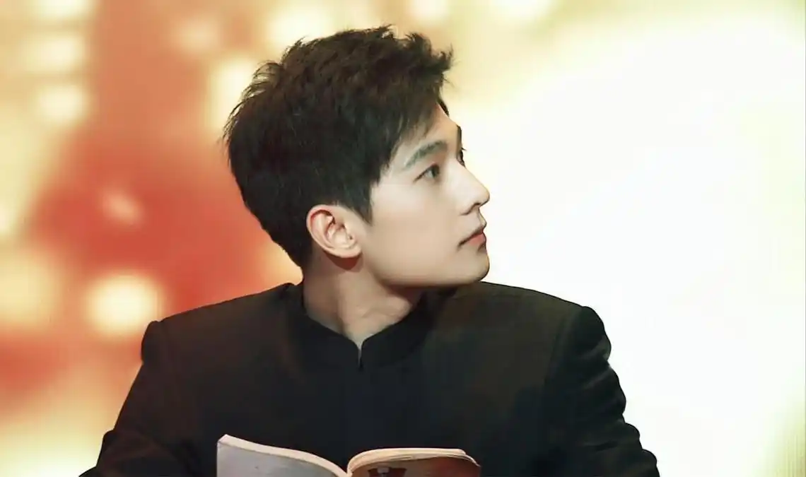 杨洋和吴亦凡照片大全_初代四大流量_李易峰吴亦凡塌房