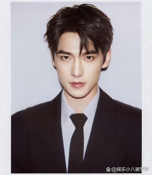 李易峰近况_杨洋和吴亦凡照片大全_李易峰巅峰时期回顾