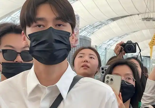 杨洋和吴亦凡照片大全_李易峰巅峰时期回顾_李易峰近况