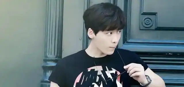 杨洋和吴亦凡照片大全_李易峰巅峰时期回顾_李易峰近况