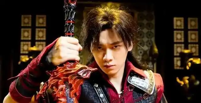 李易峰巅峰时期回顾_杨洋和吴亦凡照片大全_李易峰近况