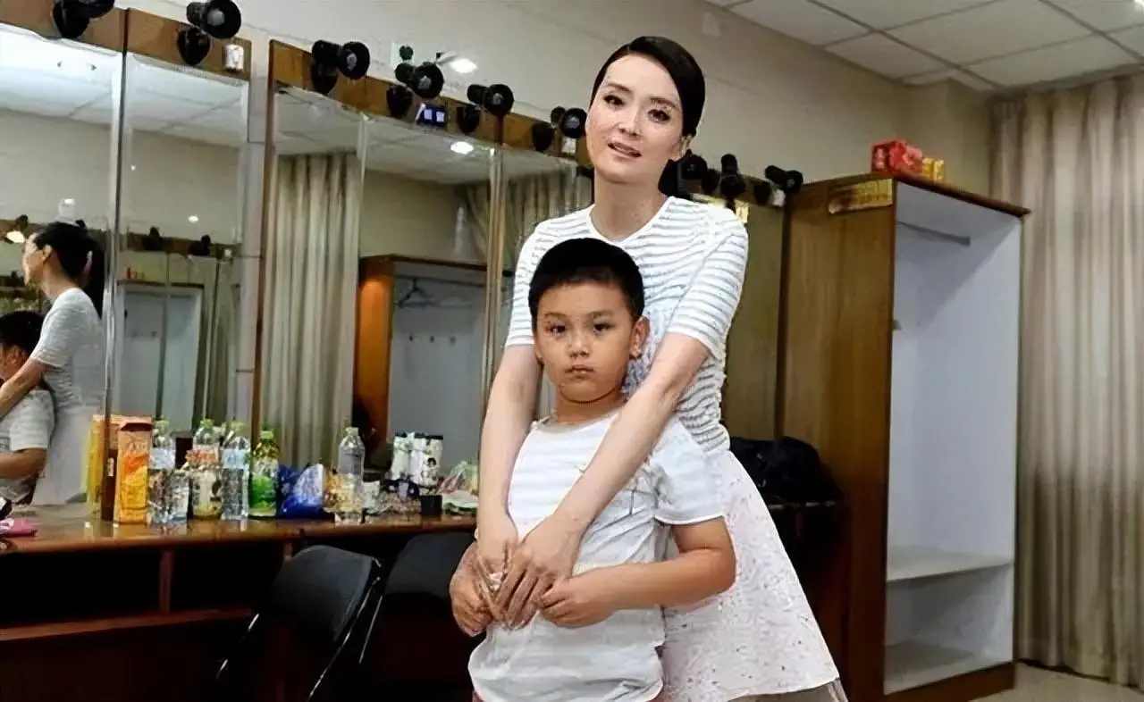 王艳跟王志才的照片_王艳演艺生涯经历_王艳丈夫欠赌债