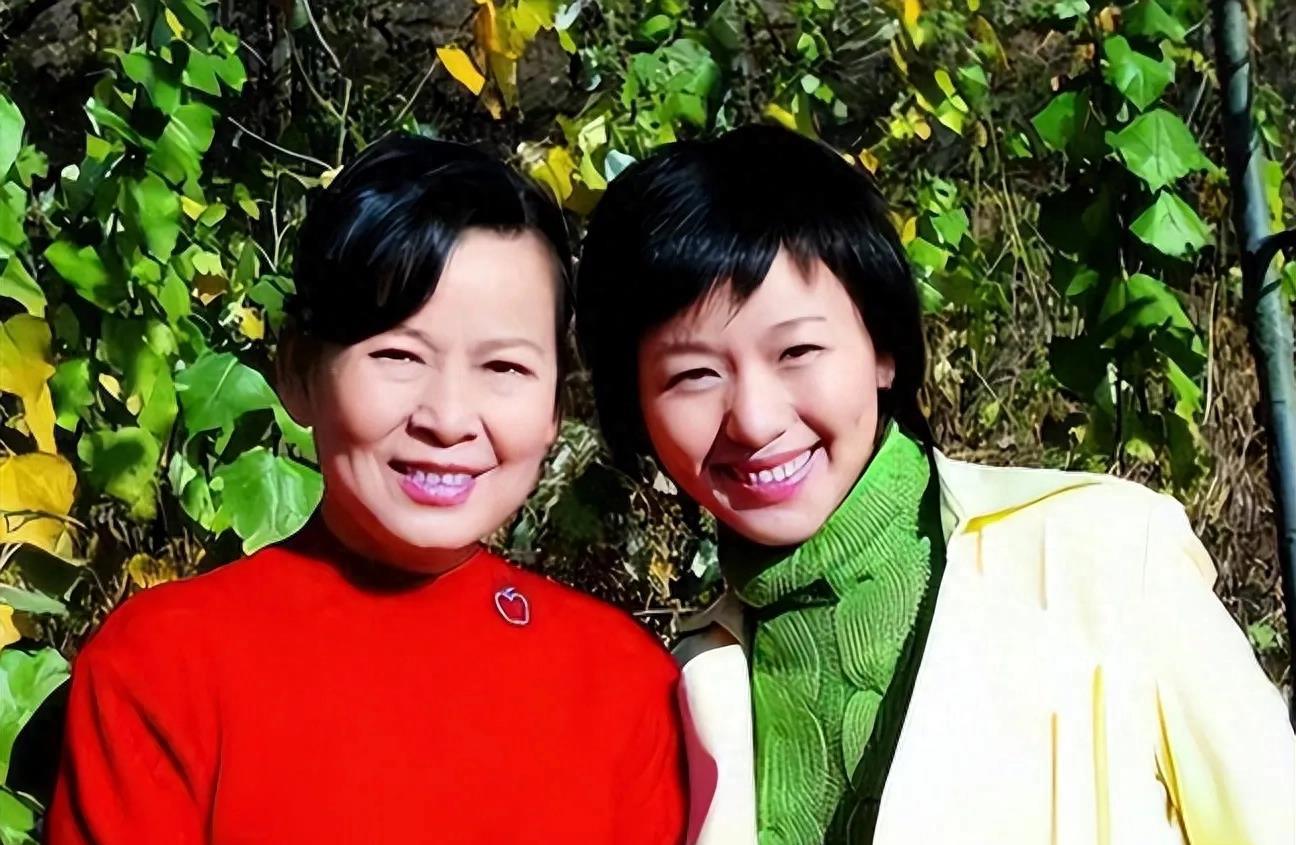 央视女主持人欧阳夏丹_欧阳夏丹 央视 主持人 消失原因_欧阳夏丹 母亲 癌症 照顾经历