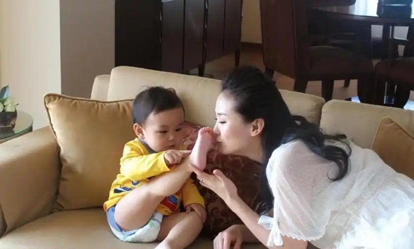 王艳跟王志才的照片_王艳重返带货直播_王艳直播带货销售额