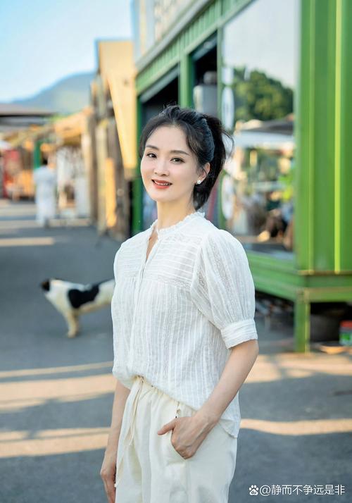 王艳直播带货销售额_王艳重返带货直播_王艳跟王志才的照片