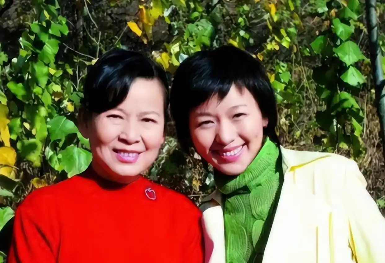 欧阳夏丹央视主持人到网红博主转变_欧阳夏丹人生经历和选择_央视女主持人欧阳夏丹