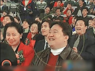 春晚红衣美女观众_春晚睡觉姐 网络爆红 观众席睡觉