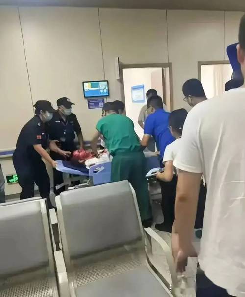 上海医院员工侮辱病人事件_医患关系与服务态度问题_上海医院。最近新闻事件