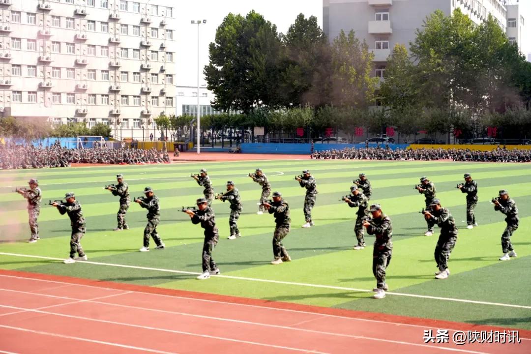 军训总结表彰大会_长沙财经学校 运动场_陕西财经职业技术学院开学典礼