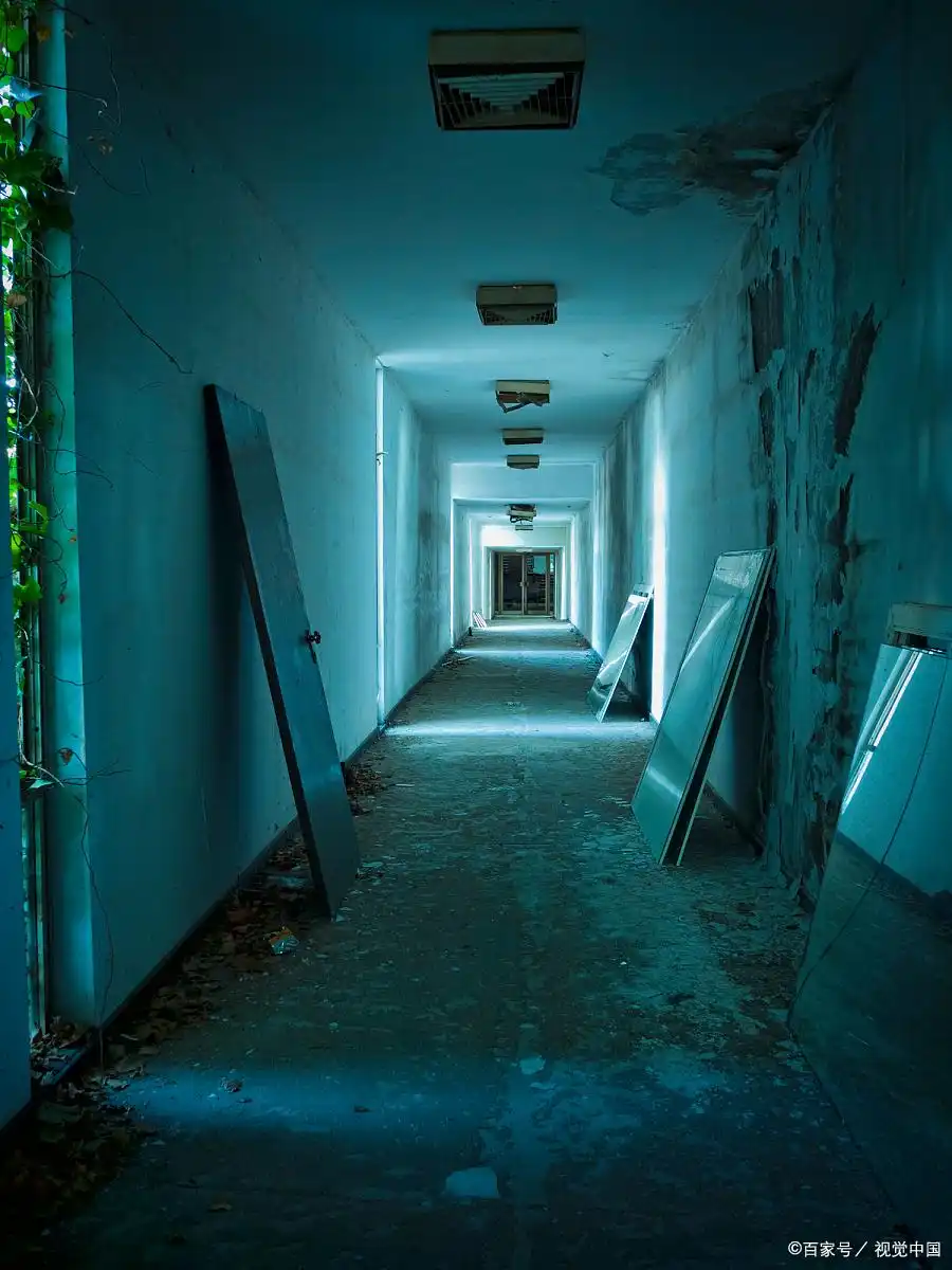 上海女生医学院求学解剖楼遇灵异，门推不开走错路