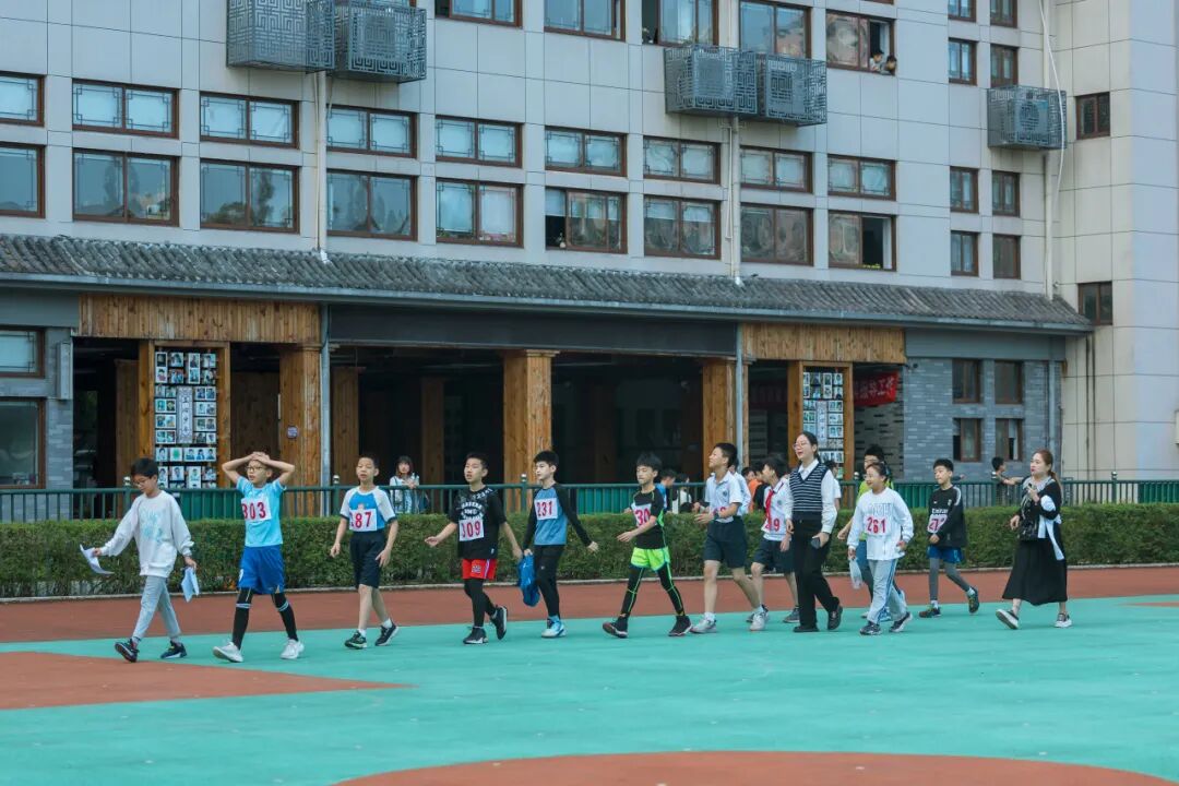 校运会通讯稿400字_瑞安市实验小学运动会通讯稿_瑞安市实验小学秋季素质运动会