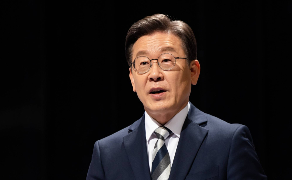 2026达沃斯年会_时事评论2026_世界向左or向右