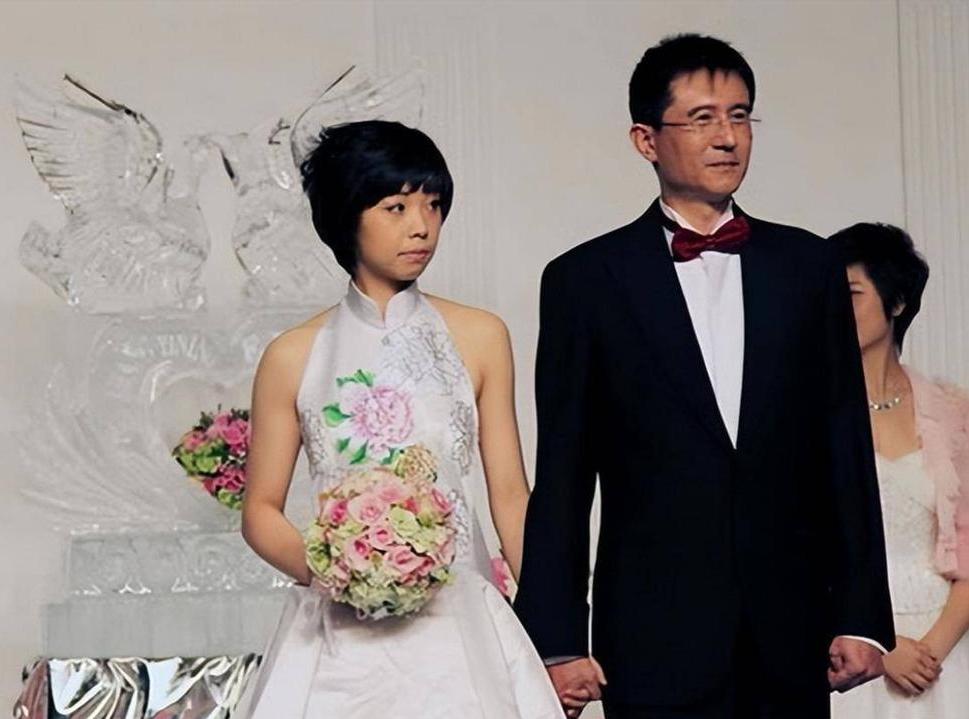 张怡宁结婚对象徐威，曾与袁立相恋12年求婚却失败